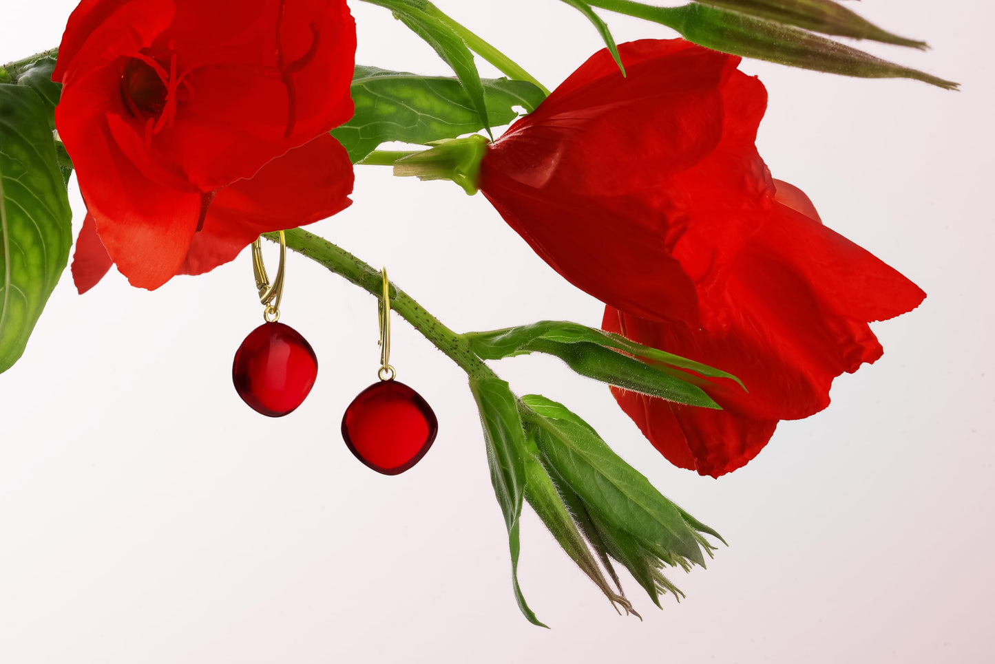 Boucles d'oreilles rouges pour femmes - Fermoir et fermoir en feuille d'argent plaqué or, bijoux en pierres semi-précieuses légères et audacieuses pour dames, boucles d'oreilles en cristal d'ambre rouge grenat