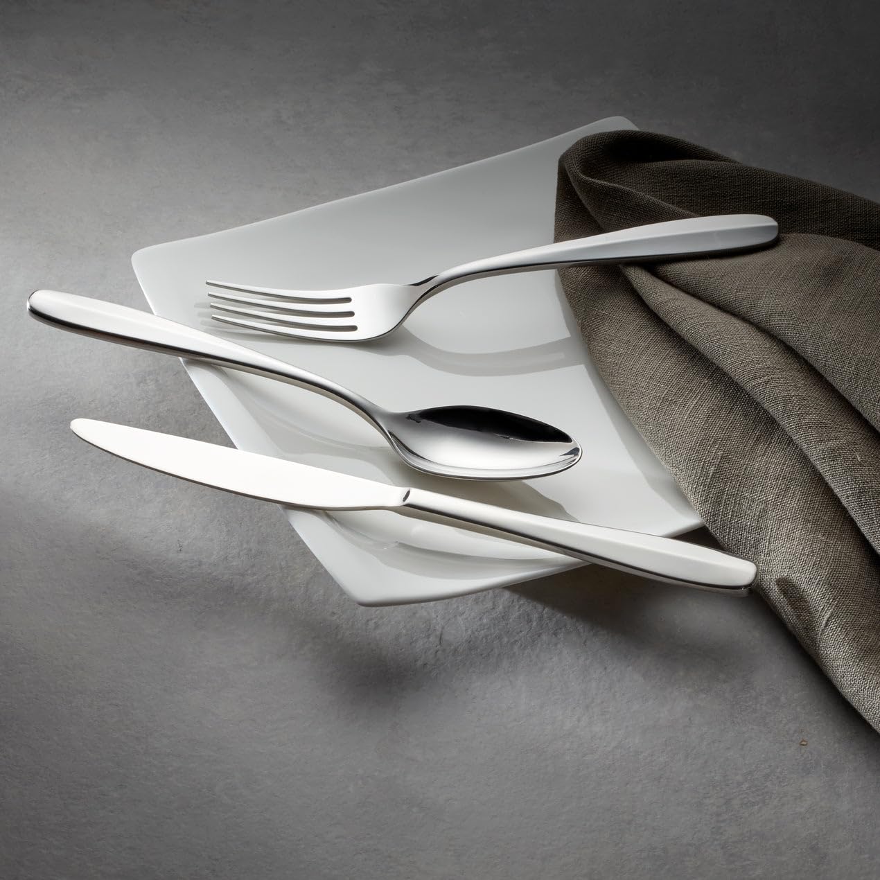 Oneida Moda 65-Piece Flatware Set, Service for 12