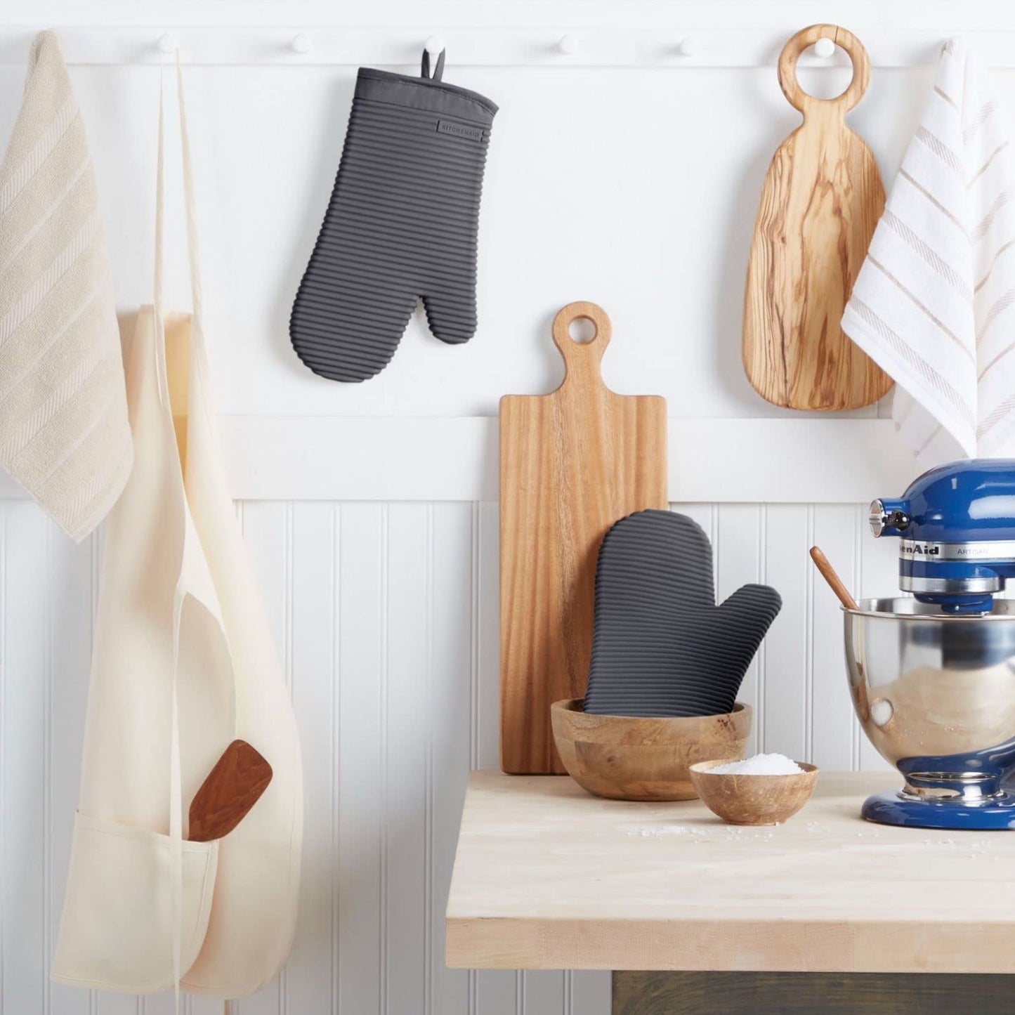 KITCHENAID Ribbed Soft Silicone Oven Mitt 2-Pack Set, Matte Black, 7.5"x13"