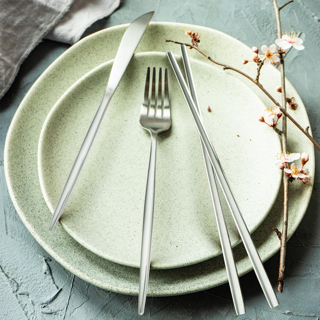 Oneida Moda 65-Piece Flatware Set, Service for 12