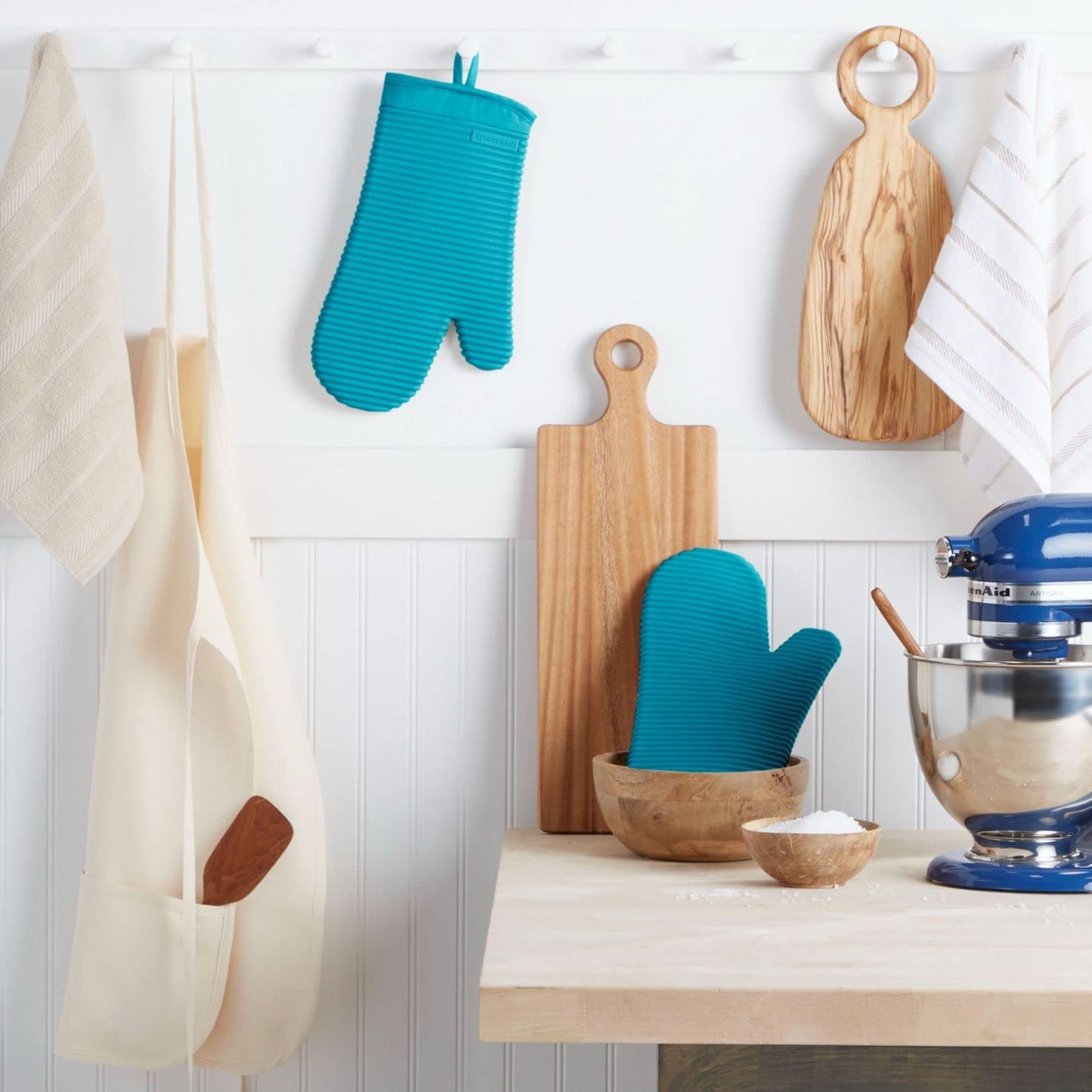 KITCHENAID Ribbed Soft Silicone Oven Mitt 2-Pack Set, Matte Black, 7.5"x13"