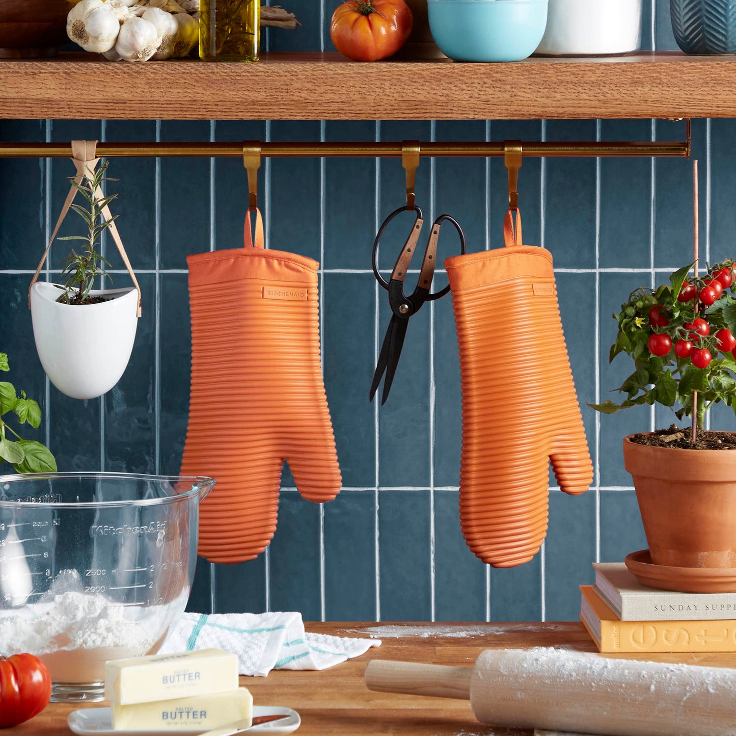 KITCHENAID Ribbed Soft Silicone Oven Mitt 2-Pack Set, Matte Black, 7.5"x13"