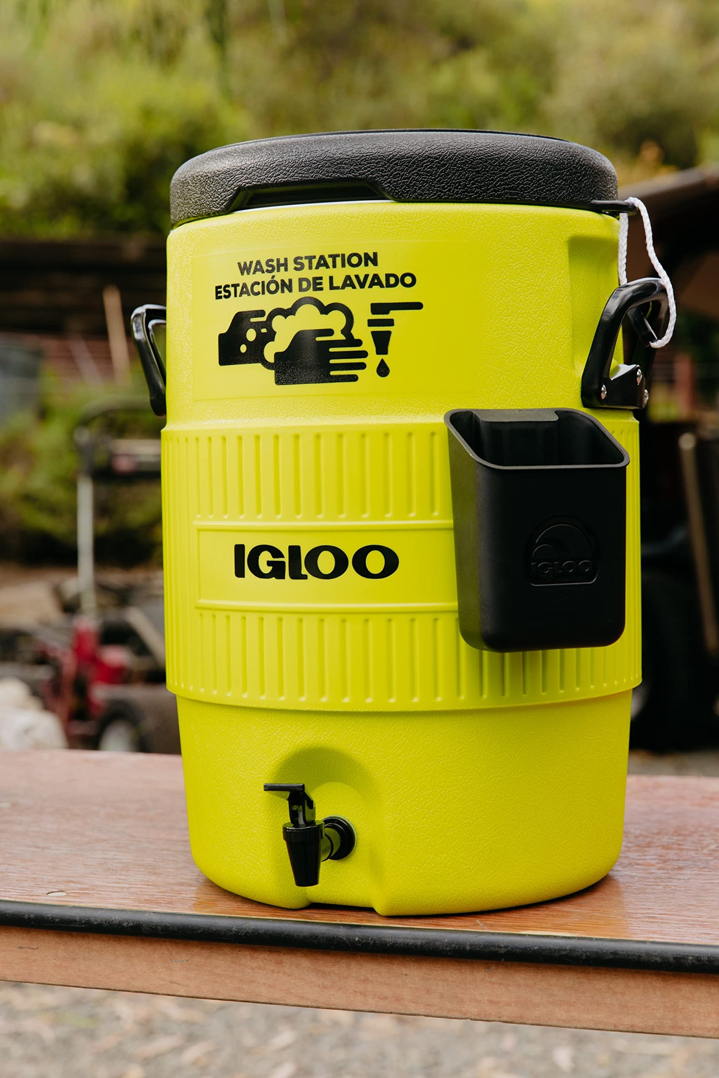 Igloo Sports Cooler | Insulated Beverage Dispenser with Spout |Portable Handwashing Station