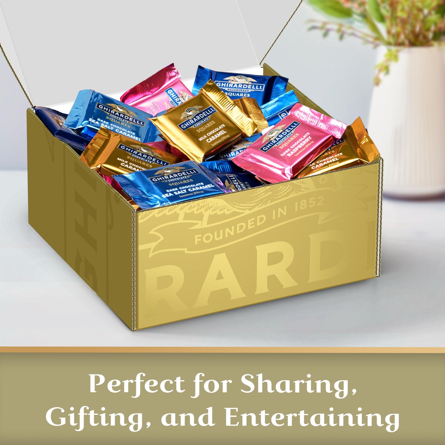 GHIRARDELLI Premium-Schokoladensortiment SQUARES Geschenkbox, 29,6 oz