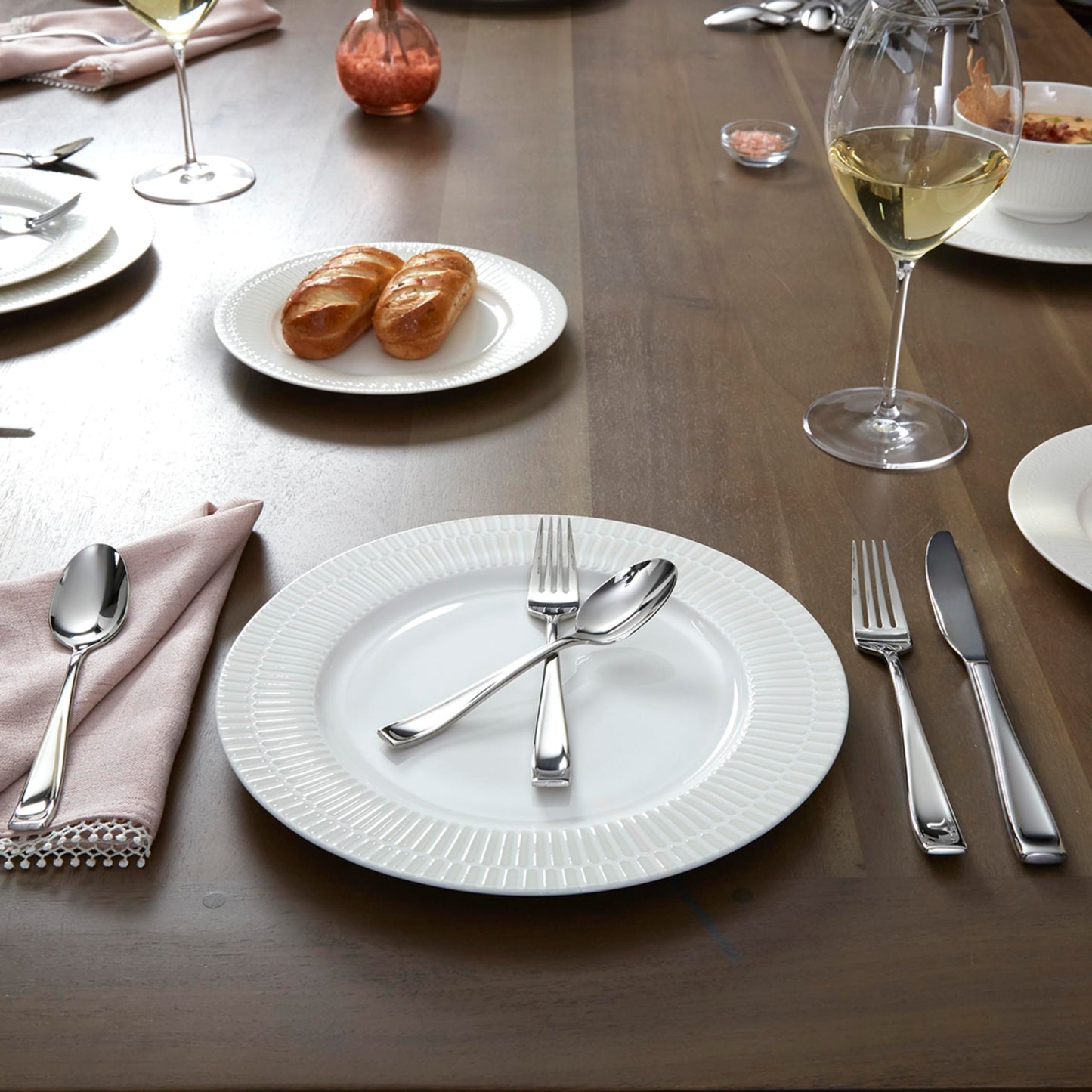 Oneida Moda 65-Piece Flatware Set, Service for 12