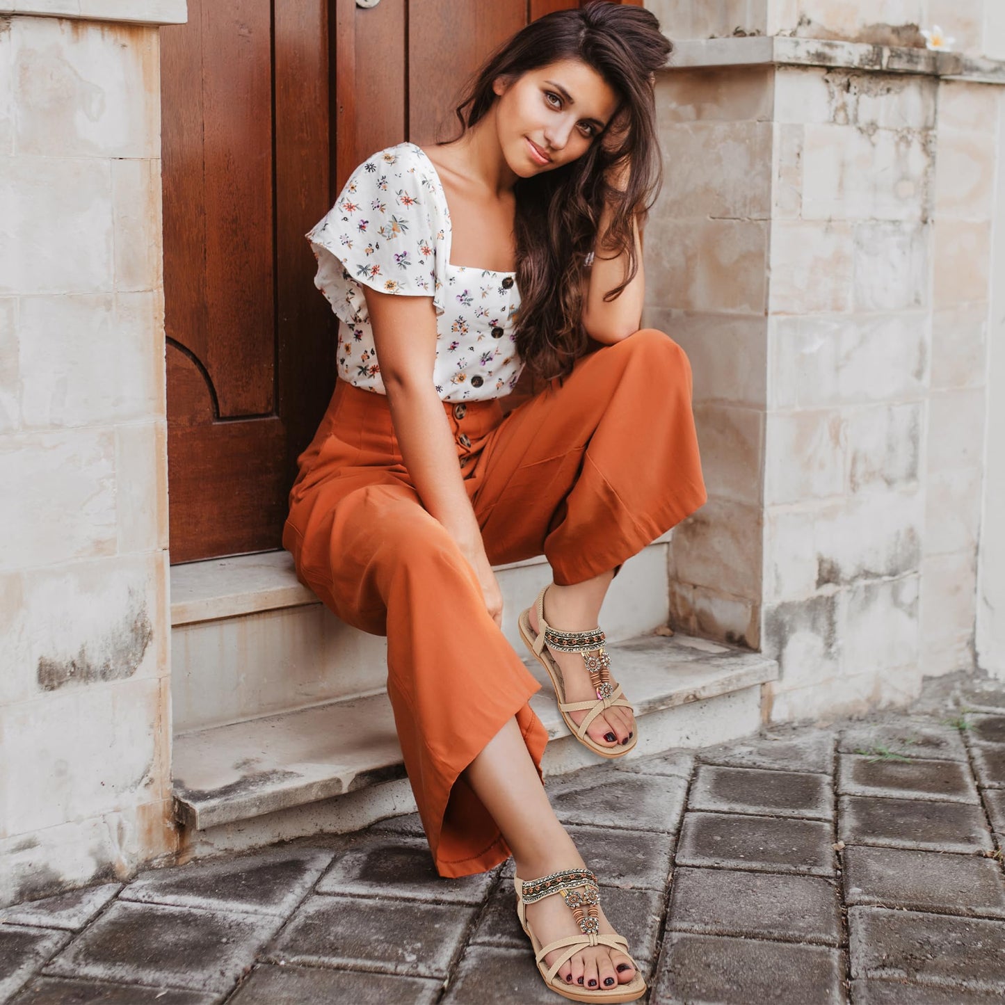 Sandales d'été pour femmes : chaussures plates confortables, style bohème, bride élastique à la cheville, sandales de plage et de marche pour femmes