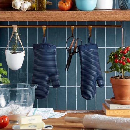 KITCHENAID Ribbed Soft Silicone Oven Mitt 2-Pack Set, Matte Black, 7.5"x13"