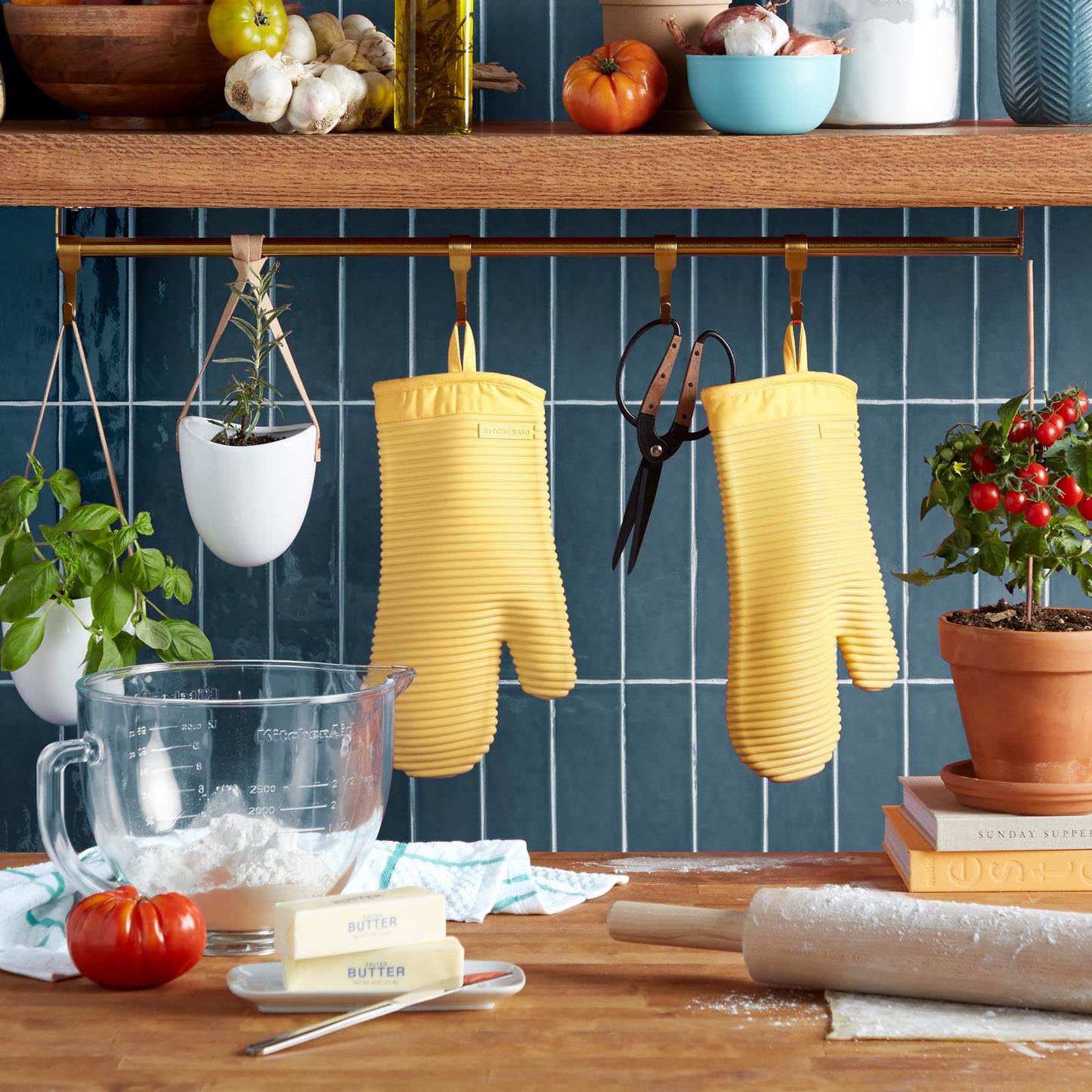 KITCHENAID Ribbed Soft Silicone Oven Mitt 2-Pack Set, Matte Black, 7.5"x13"