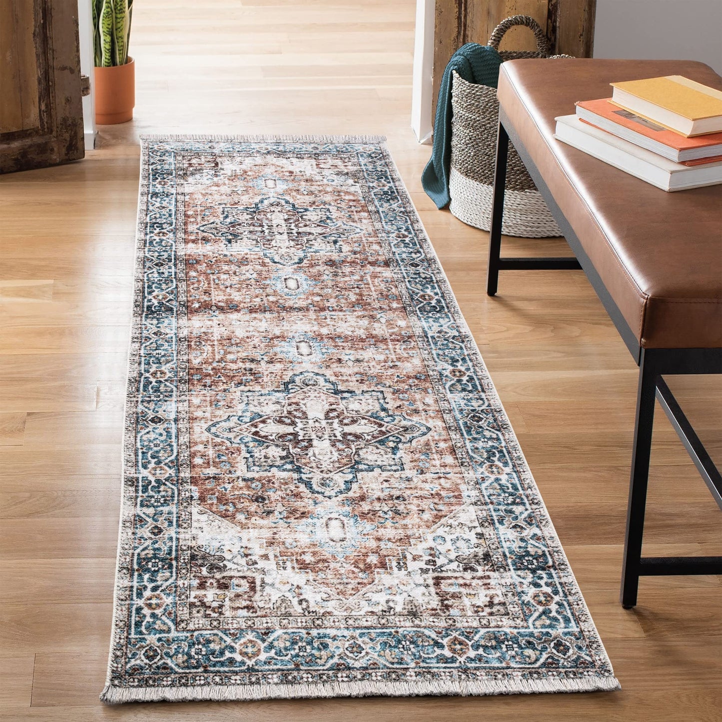 Tapis lavable antidérapant Bloom Rugs Caria 4x6 - Tapis traditionnel bleu pour salon, chambre, salle à manger et cuisine - Taille exacte : 4' x 6' 