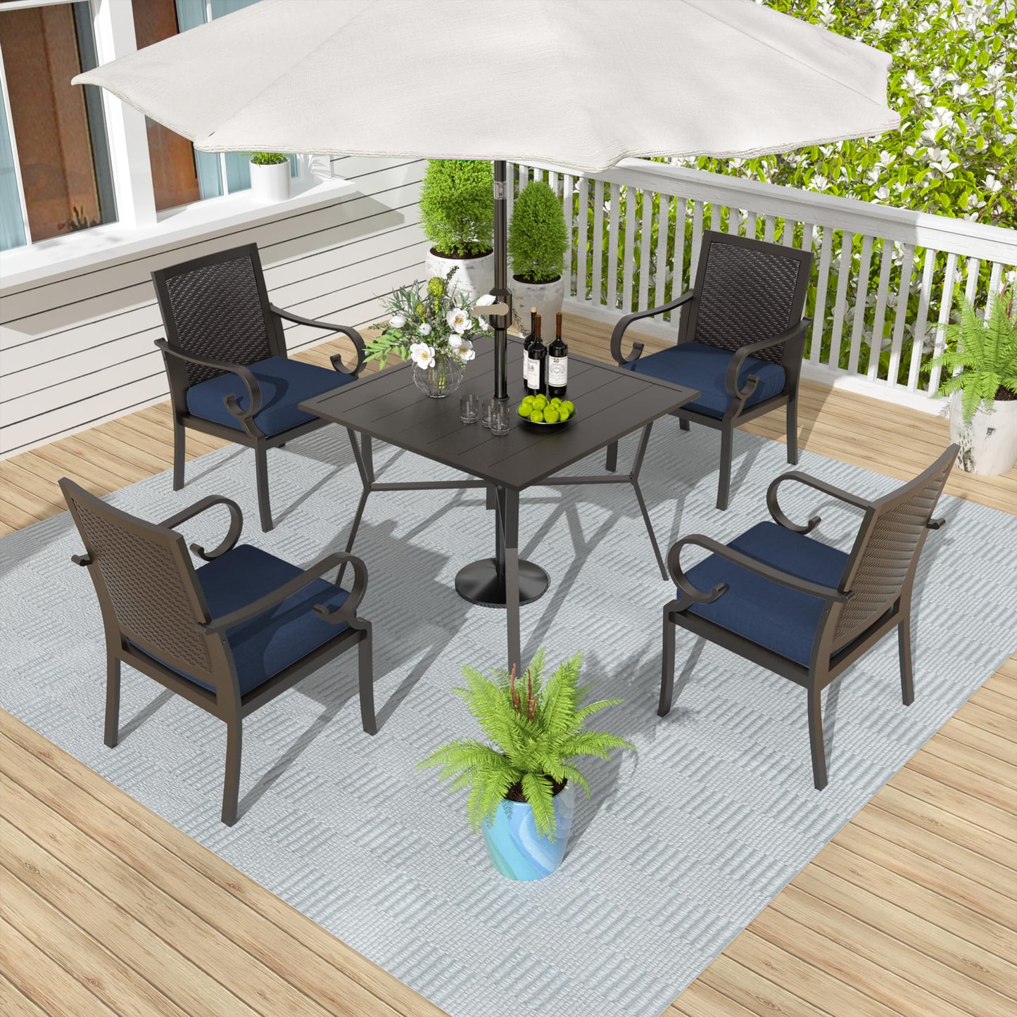 Ensemble de salle à manger de patio 15 pièces Meubles d'extérieur en rotin Ensemble de salle à manger avec 3 plateaux de table carrés en verre 12 chaises avec coussins bleu marine pour patio, arrière-cour, cuisine extérieure, pelouse et jardin 