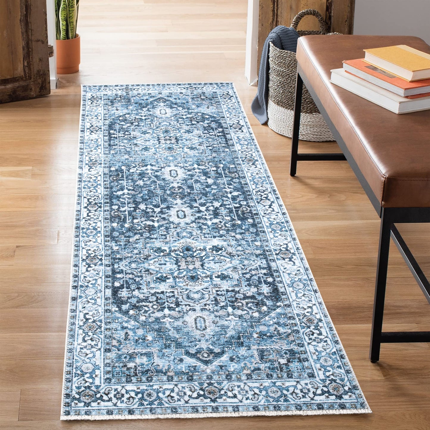 Bloom Rugs Caria, waschbarer, rutschfester Teppich, 4 x 6 Zoll, blauer traditioneller Teppich für Wohnzimmer, Schlafzimmer, Esszimmer und Küche, genaue Größe: 4 x 6 Fuß 