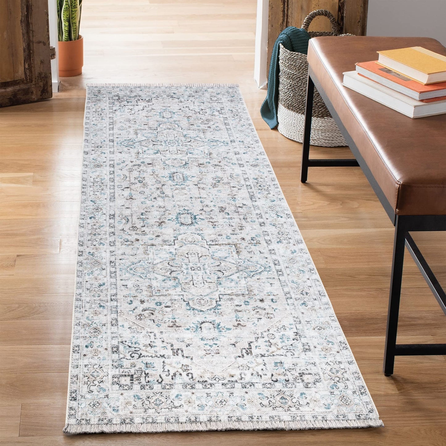 Tapis lavable antidérapant Bloom Rugs Caria 4x6 - Tapis traditionnel bleu pour salon, chambre, salle à manger et cuisine - Taille exacte : 4' x 6' 