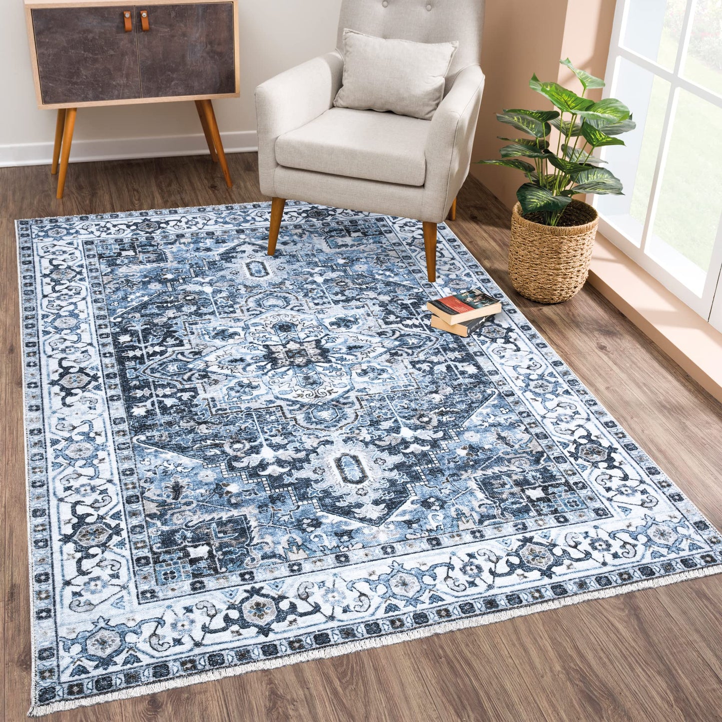 Tapis lavable antidérapant Bloom Rugs Caria 4x6 - Tapis traditionnel bleu pour salon, chambre, salle à manger et cuisine - Taille exacte : 4' x 6' 