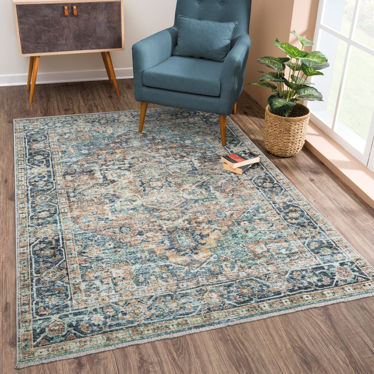 Tapis lavable antidérapant Bloom Rugs Caria 4x6 - Tapis traditionnel bleu pour salon, chambre, salle à manger et cuisine - Taille exacte : 4' x 6' 