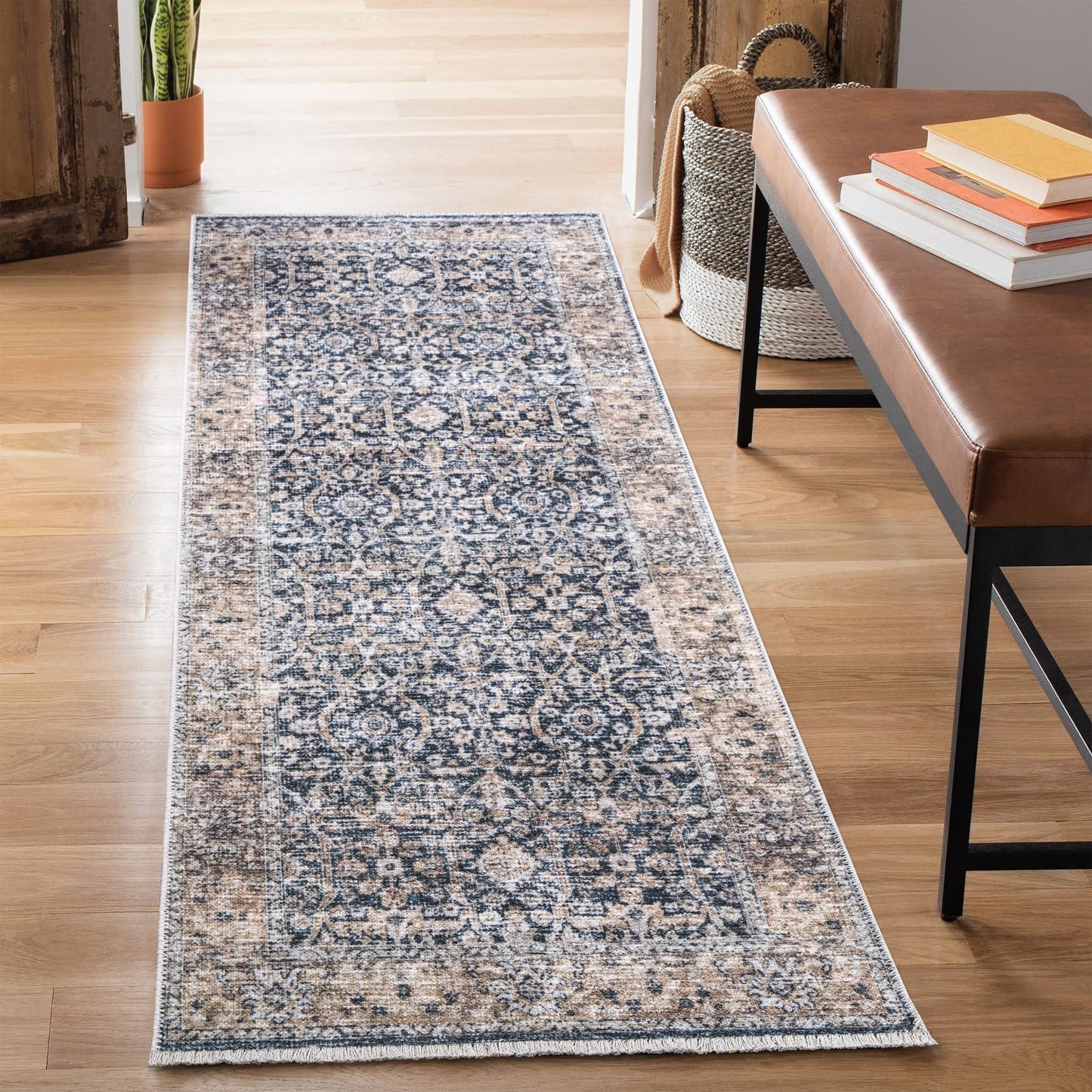 Tapis lavable antidérapant Bloom Rugs Caria 4x6 - Tapis traditionnel bleu pour salon, chambre, salle à manger et cuisine - Taille exacte : 4' x 6' 