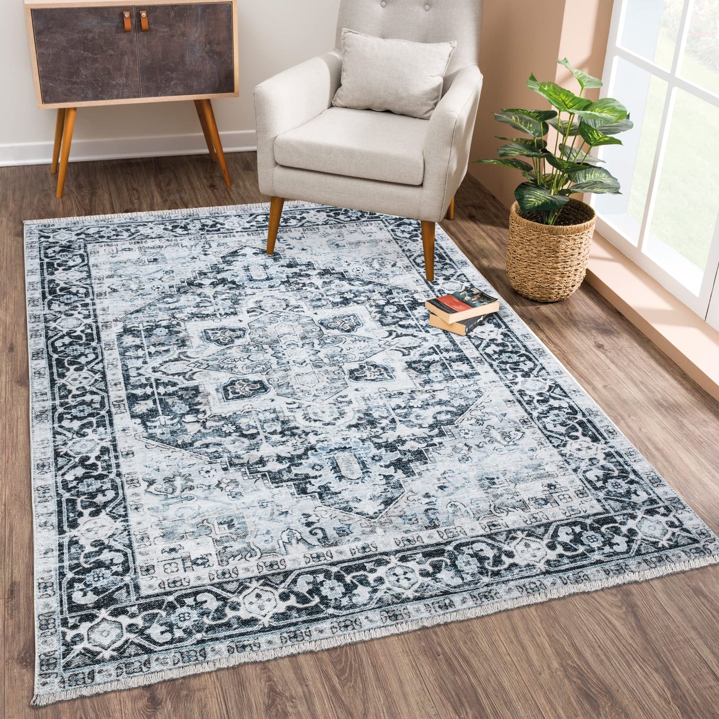 Bloom Rugs Caria, waschbarer, rutschfester Teppich, 4 x 6 Zoll, blauer traditioneller Teppich für Wohnzimmer, Schlafzimmer, Esszimmer und Küche, genaue Größe: 4 x 6 Fuß 