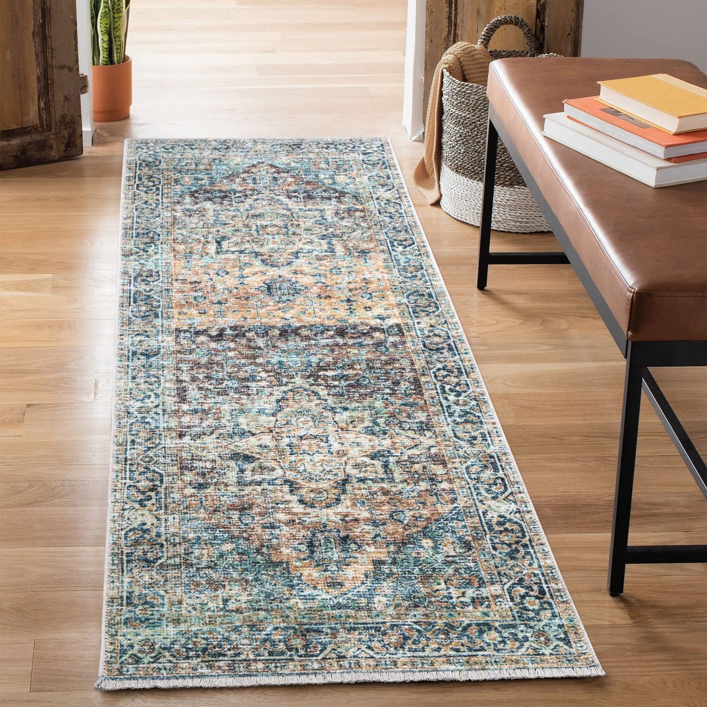 Tapis lavable antidérapant Bloom Rugs Caria 4x6 - Tapis traditionnel bleu pour salon, chambre, salle à manger et cuisine - Taille exacte : 4' x 6' 