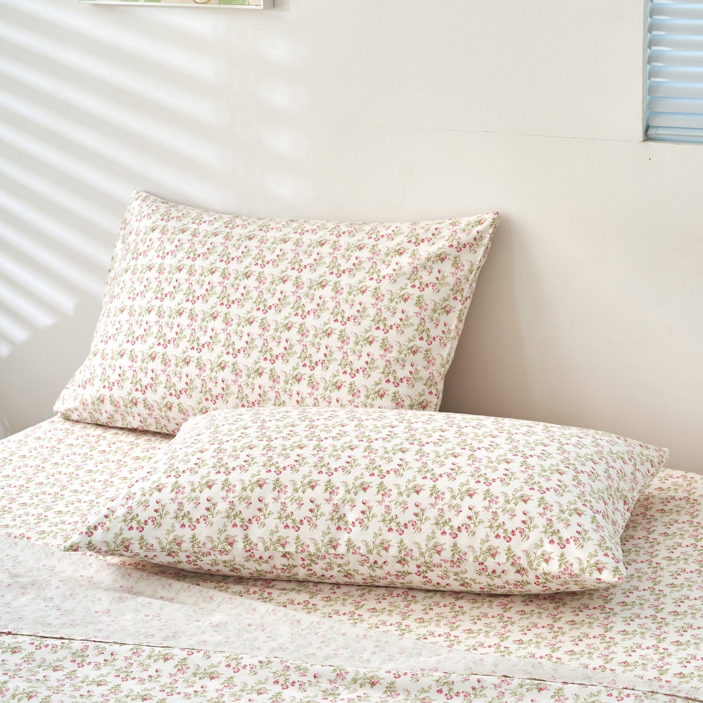 DaDa Bedding Romantic Coquette 100% Cotton Floral Sheet Set – Soft, Breathable, Deep Pocket, Wrinkle-Resistant